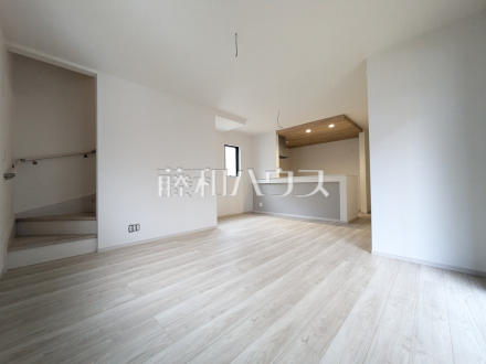 A号棟　リビング　【八王子市子安町１丁目】／撮影日2026/02/07