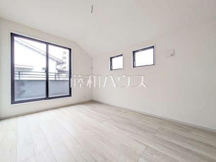 A号棟　居室は2面採光により明るく開放的な空間となっています。　【八王子市子安町１丁目】／撮影日2026/02/07