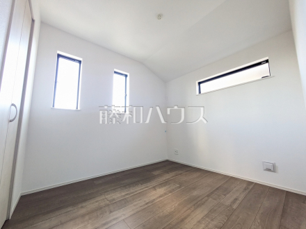 居室　幼い頃のたくさんの想い出が詰まった実家の部屋。それは特別な場所としていつまでも心に残っています。いつかこの部屋が子供たちにとってのそのような場所になるのかな？【日野市平山４丁目】／撮影日2026/01/25