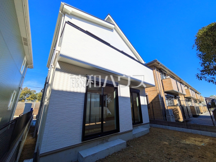 外観　南側にはリビングから出入りできるお庭があり、隣地との距離が保てます。【日野市平山４丁目】／撮影日2026/01/29