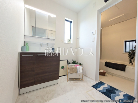 洗面室・浴室　　洗面室・浴室・キッチンがコンパクトにまとまっているので、効率よく家事ができます。 【日野市平山４丁目】　／撮影日2026/02/28