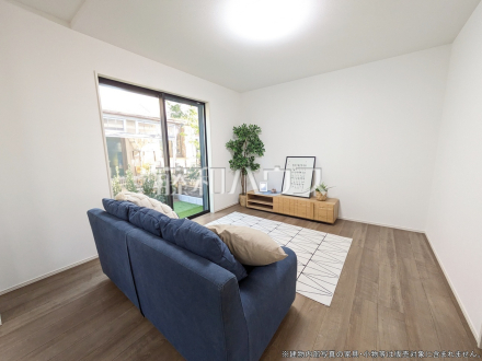 リビング　【日野市平山４丁目】
たっぷりの日差しや心地良い風が入る、広々としたリビングが魅力　／撮影日2026/02/28