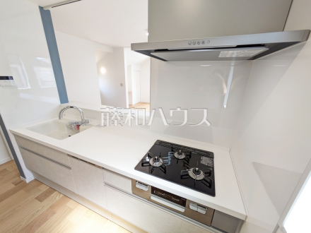 A号棟　キッチン　【杉並区和田２丁目】
ご家族の様子がわかり、会話も楽しめる対面式システムキッチン　／撮影日2025/09/22