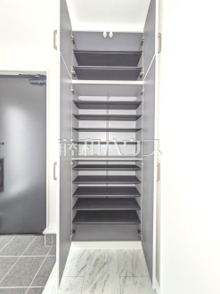 10号棟　シューズインクローゼット　【武蔵村山市大南１丁目】／撮影日2026/02/15