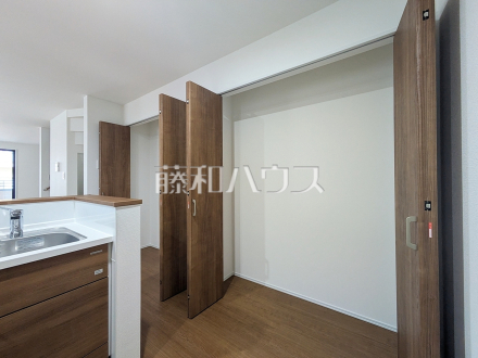 1号棟　キッチン横収納　【府中市府中町３丁目】／撮影日2025/10/24