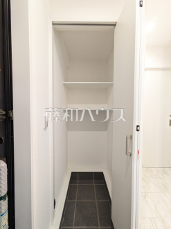 18号棟　シューズインクローゼット　【武蔵村山市大南１丁目】／撮影日2026/02/15