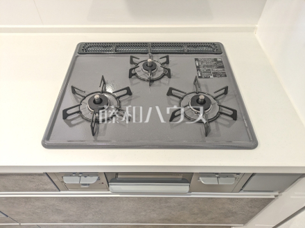 18号棟　キッチンコンロ　【武蔵村山市大南１丁目】／撮影日2026/02/15