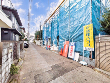 接道状況および現場風景　【西東京市谷戸町３丁目】 建物のプレゼンをさせていただきますので、実際の完成イメージを思い描いていただくことができます。お気軽にお問合せ下さい。 ／撮影日2025/10/24