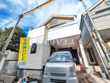 1号棟　外観　【西東京市谷戸町３丁目】 順調に工事が進んでいます。実際の街並みの様子が段々見えて参りました。ぜひ実際に現地をご見学下さいませ。 ／撮影日2025/12/11