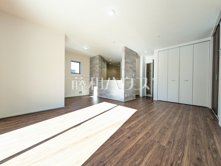 4号棟　リビング　【八王子市大和田町３丁目】／撮影日2025/12/04