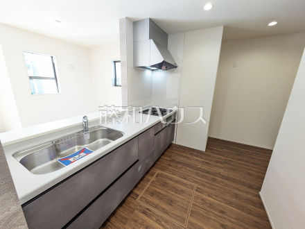 4号棟　キッチン　【八王子市大和田町３丁目】／撮影日2025/12/04