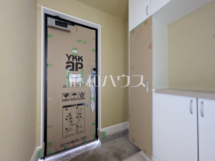 6号棟　玄関ホール（施工中）　【三鷹市大沢２丁目】／撮影日2026/06/21