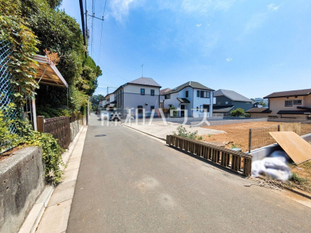 接道状況および現場風景　【小平市鈴木町１丁目】 物件の事、諸費用の事など、小さな疑問もお気軽にご連絡・ご相談下さい。 ／撮影日2025/08/05