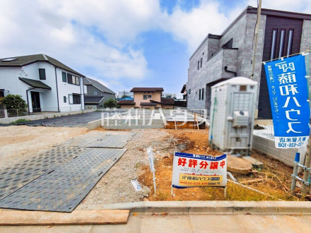 外観　【小平市鈴木町１丁目】 見学はしたいけど、なかなか時間が取れない・・・そんな方に出勤前や仕事終わりにマイホームを見学できるサポートをいたします。 ／撮影日2025/10/09