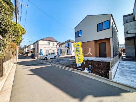 接道状況および現場風景　【小平市鈴木町１丁目】 お探しの物件に出会うためには、早めのご確認をオススメします。未完成の今のうちにぜひお問合せをお待ちしております。 ／撮影日2026/03/05
