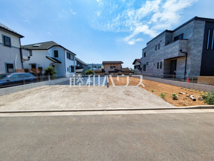 現場風景　【小平市鈴木町１丁目】 建物のプレゼンをさせていただきますので、実際の完成イメージを思い描いていただくことができます。お気軽にお問合せ下さい。 ／撮影日2025/08/05