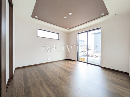 8号棟　リビング　【小平市小川町１丁目】／撮影日2025/10/21