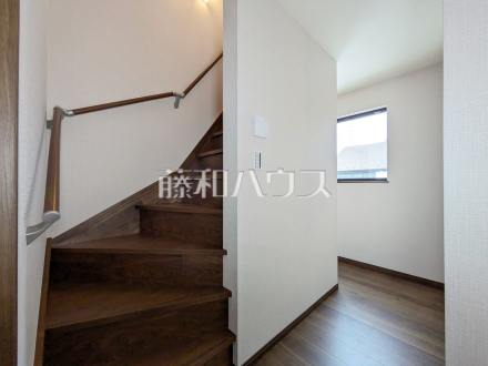 8号棟　階段　【小平市小川町１丁目】／撮影日2025/10/21