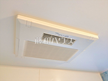 浴室乾燥機(浴室内上部)　雨の日の強い味方！浴室換気乾燥機付きユニットバスで洗濯物が乾かせます。／撮影日2026/01/24