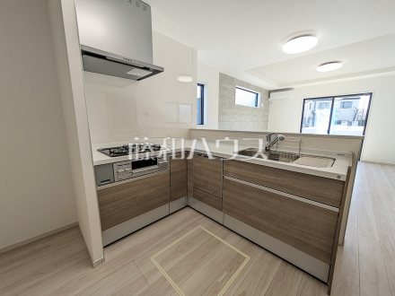 3号棟　 動線が短いL字型キッチンで、準備も料理もテキパキとはかどります！ 　【和光市白子３丁目】／撮影日2026/02/02