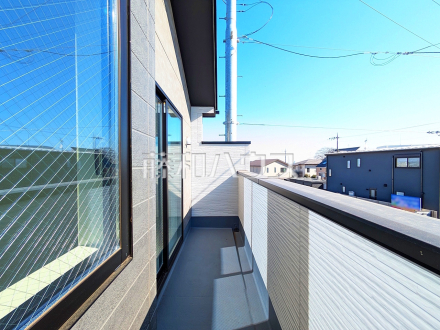 3号棟　  奥行きのあるバルコニーでお洗濯物の多い日でもいっきに干せますね。 　【和光市白子３丁目】／撮影日2026/02/02