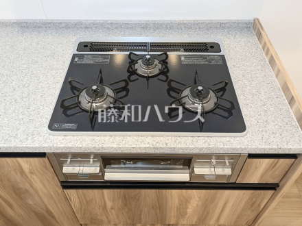 2号棟　3口ガスコンロ　【国立市西２丁目】／撮影日2025/12/09