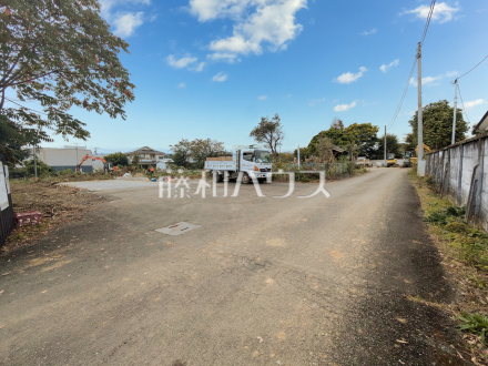 現地写真　【日野市大字上田】　分譲地内にお住まいの方しか通行しない道路の為、プライバシー・防犯面も安心できます。／撮影日2025/10/31