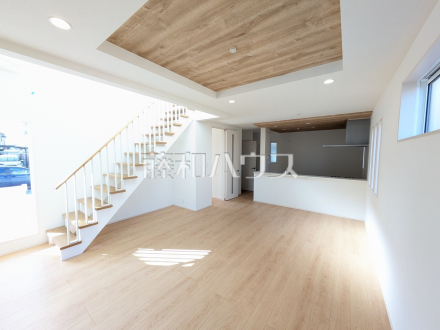 1号棟　リビング　【春日井市西高山町２丁目】／撮影日2026/03/07