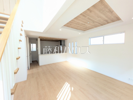 1号棟　リビング　【春日井市西高山町２丁目】／撮影日2026/03/07