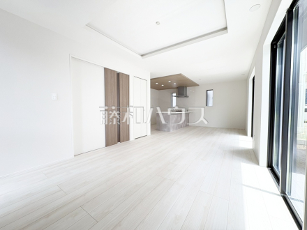 8号棟　リビング　【清瀬市中里４丁目】／撮影日2026/04/13