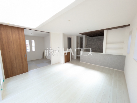 3号棟　リビング　【春日井市西高山町２丁目】／撮影日2026/03/08