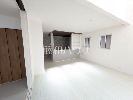 3号棟　リビング　【春日井市西高山町２丁目】／撮影日2026/03/08