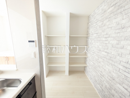 3号棟　キッチン横可動棚　【春日井市西高山町２丁目】／撮影日2026/03/08