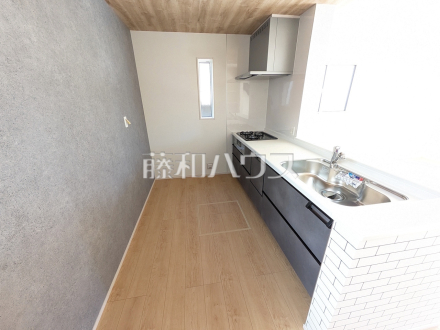 4号棟　キッチン　【春日井市西高山町２丁目】／撮影日2026/03/08