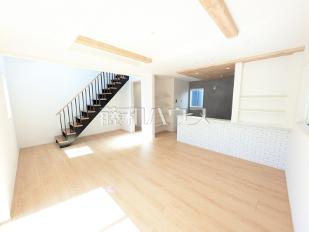 4号棟　リビング　【春日井市西高山町２丁目】／撮影日2026/03/08