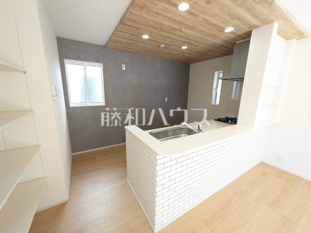 4号棟　キッチン　【春日井市西高山町２丁目】／撮影日2026/03/08