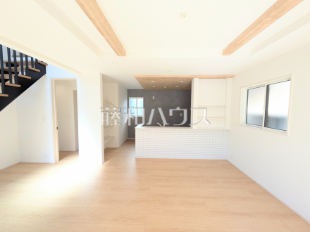 4号棟　リビング　【春日井市西高山町２丁目】／撮影日2026/03/08