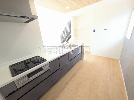 4号棟　キッチン　【春日井市西高山町２丁目】／撮影日2026/03/08