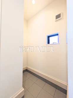 18号棟　シューズインクローゼット　【新座市池田４丁目】／撮影日2025/11/15