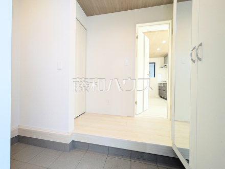 18号棟　玄関　【新座市池田４丁目】／撮影日2025/11/15