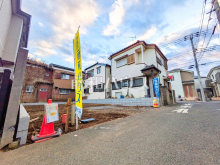 接道状況および現場風景　【東久留米市氷川台２丁目】 建物のプレゼンをさせていただきますので、実際の完成イメージを思い描いていただくことができます。お気軽にお問合せ下さい。 ／撮影日2025/11/14