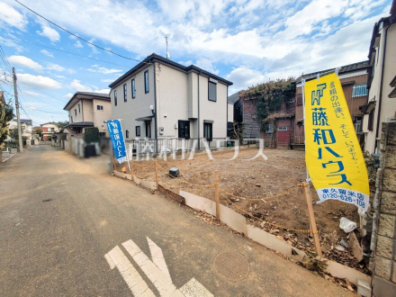 接道状況および現場風景　【東久留米市氷川台２丁目】 建物のプレゼンをさせていただきますので、実際の完成イメージを思い描いていただくことができます。お気軽にお問合せ下さい。 ／撮影日2025/09/30