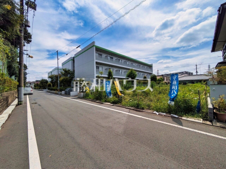 接道状況および現場風景 【日野市多摩平3丁目】 平日のご案内も可能です。まずはお気軽にお問合せ下さいませ。 /撮影日2026/08/22