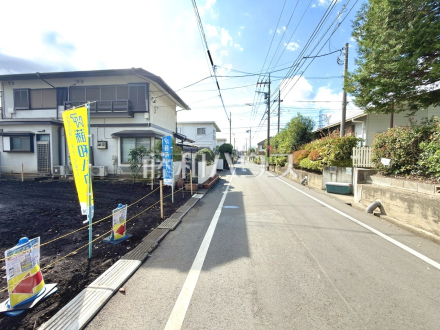 接道状況および現場風景　【日野市多摩平３丁目】平日のご案内も可能です。まずはお気軽にお問合せ下さいませ。／撮影日2025/10/27
