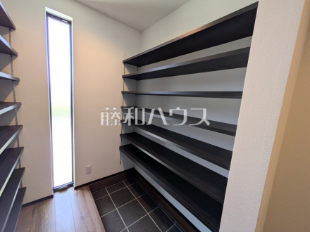 2号棟　シューズインクローゼット　【三鷹市北野２丁目】／撮影日2026/03/01