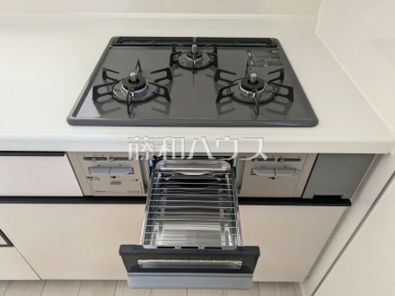 3号棟　キッチンコンロ・グリル　【小平市小川町２丁目】／撮影日2026/01/15