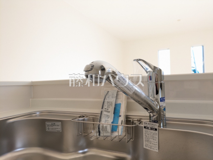 3号棟　浄水器一体型水栓　【小平市小川町２丁目】　いつでもおいしいお水が飲める浄水器一体型水栓も完備 
／撮影日2026/01/15