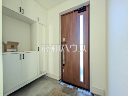 3号棟　玄関(施工中)　【小平市小川町２丁目】／撮影日2026/01/15