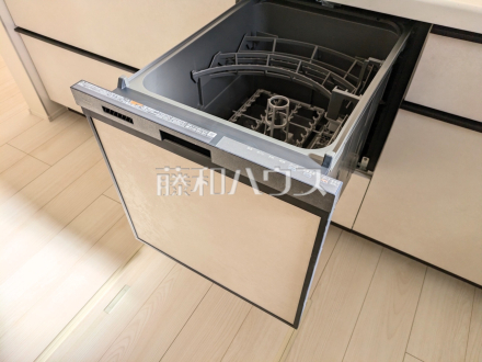 3号棟　食器洗浄乾燥機　【小平市小川町２丁目】　ビルトイン食洗機は毎日の家事を軽減させてくれます。またワークトップも広々使え機能性も向上します。 
／撮影日2026/01/15