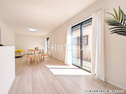  LDKには大きな窓が施され、明るさと通風を確保した快適な空間です。 【清瀬市中里３丁目】／撮影日2026/03/17